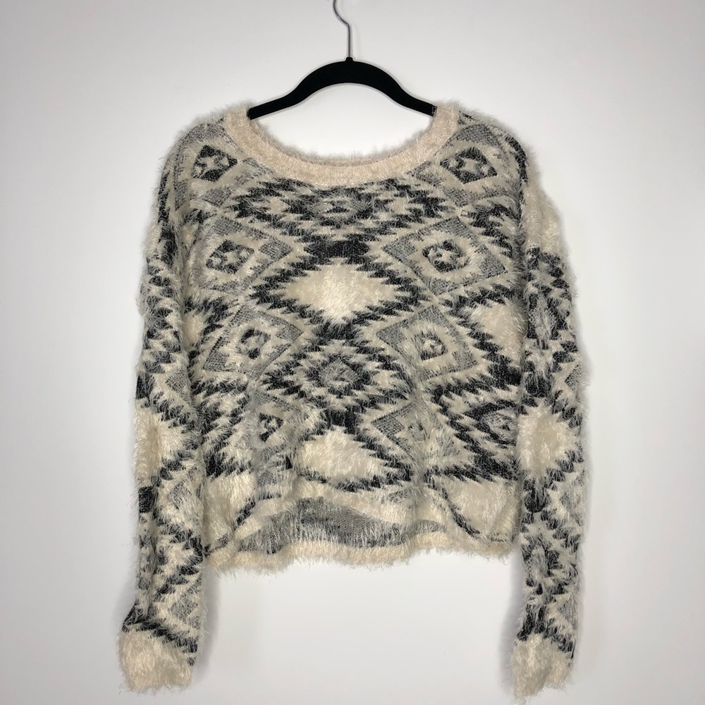 Fuzzy Black & Cream Versona Cropped Sweater Sz Sm
